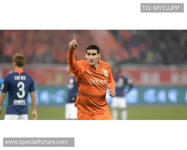 细腻手绘描绘足球球星风采展现绿茵场上拼搏与荣耀