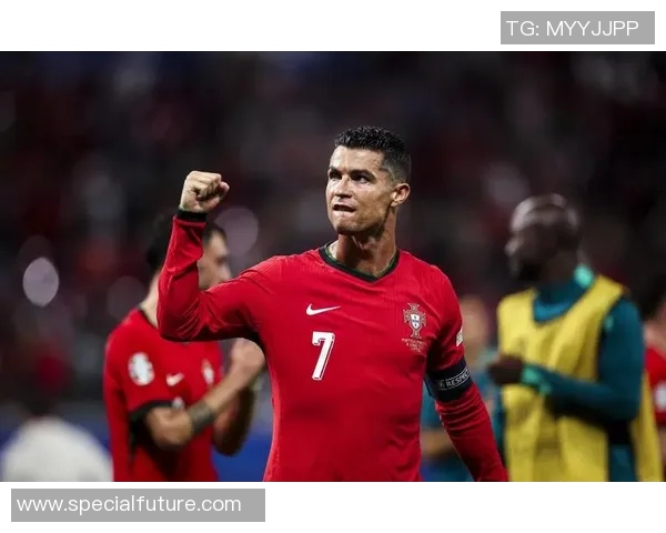 追寻绿茵巨星的荣耀与传奇人生全景式足球明星深度简介